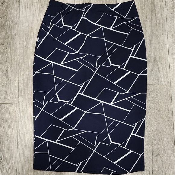 Navy and White Geometric Pencil Skirt - Picture 3 of 4